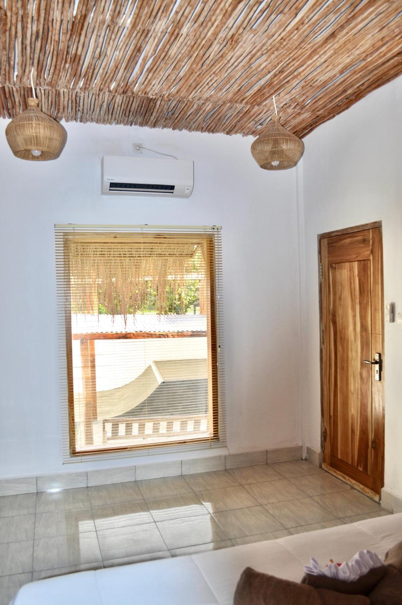 Ripbowl Guest House Selong Belanak Buitenkant foto