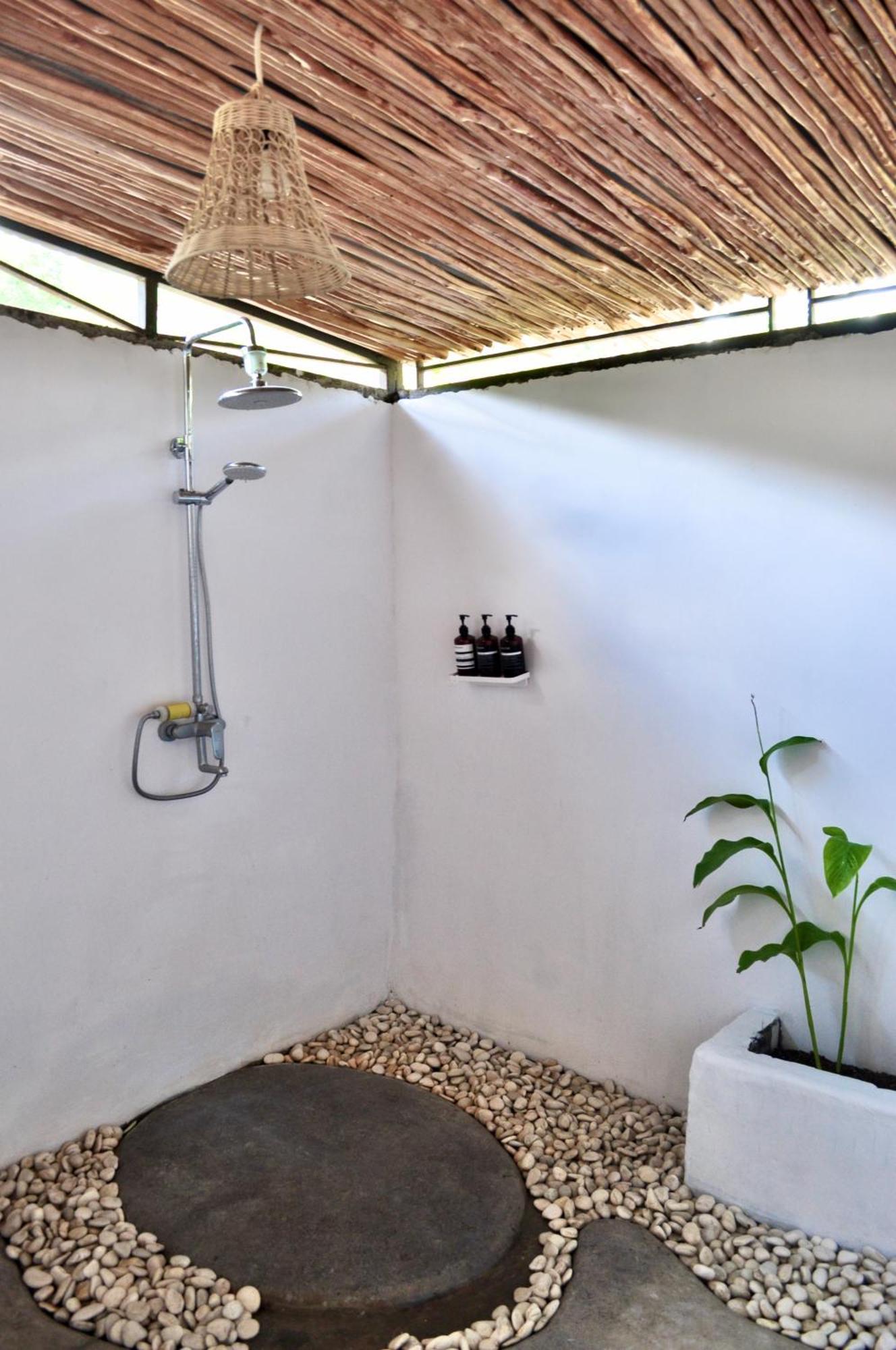 Ripbowl Guest House Selong Belanak Buitenkant foto